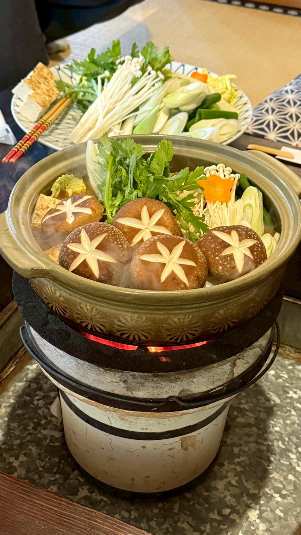 ぐつぐつ煮える牡丹鍋