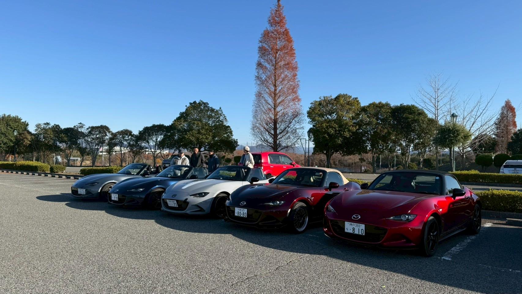 集合場所でのミーティング風景